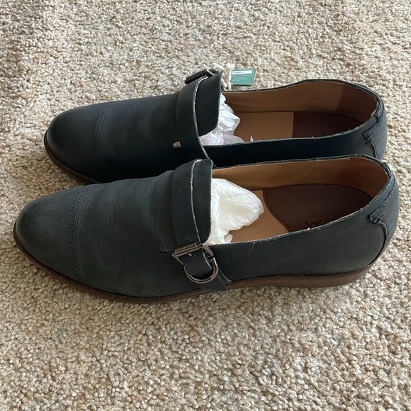 Women’s Black Leather Shoes - Picture 2 of 3